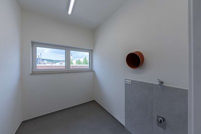 Waschküche Mit Wäschedurchreiche